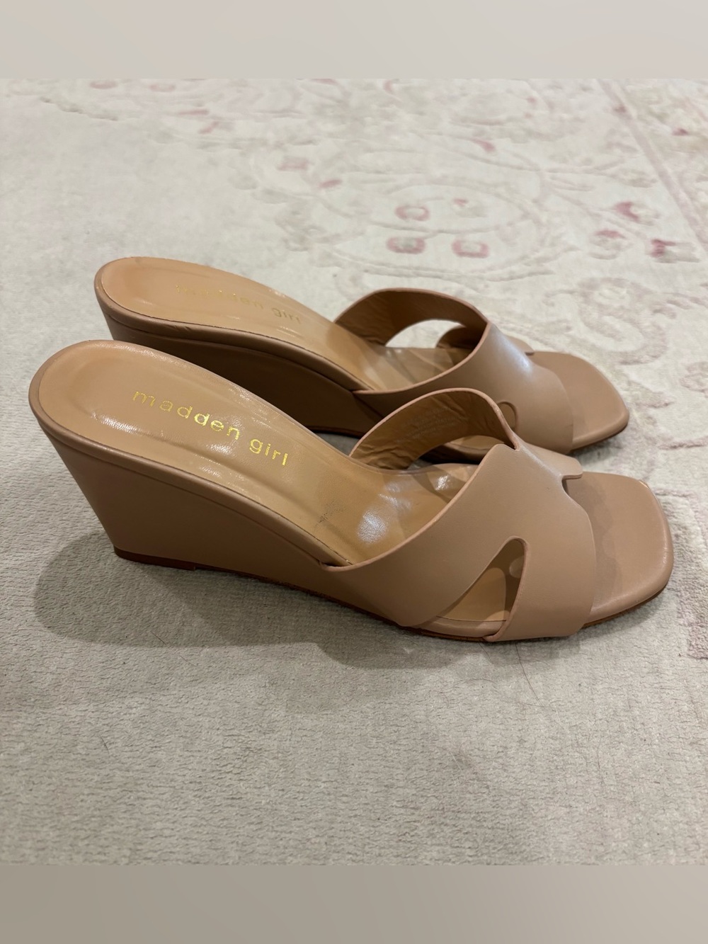 Madden Girl Nude Beige Size 7.5 Wedge Sandals Heel Shoe EUC - Picture 2 of 7